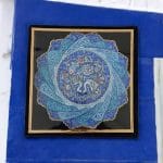 بشقاب میناکاری دیوارکوب 30 سانتی با قاب جیر کد DK711 - تصویر 3